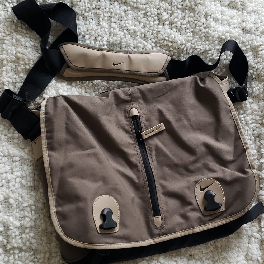 Nike 90s cordura messenger bag tan/cream/black colourway